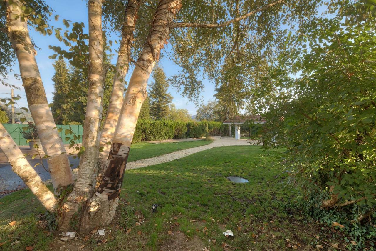 Appartement Chloe Du Lac Montferrat  Buitenkant foto