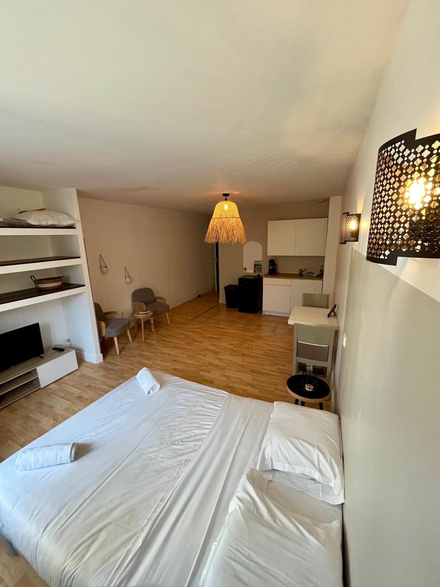 Appartement Chloe Du Lac Montferrat  Buitenkant foto